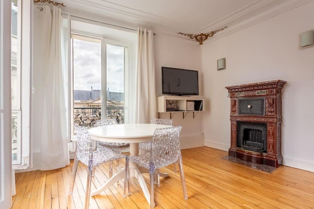Le Marais, Fantastic View On Archives Nationales Apartment Paris Luaran gambar